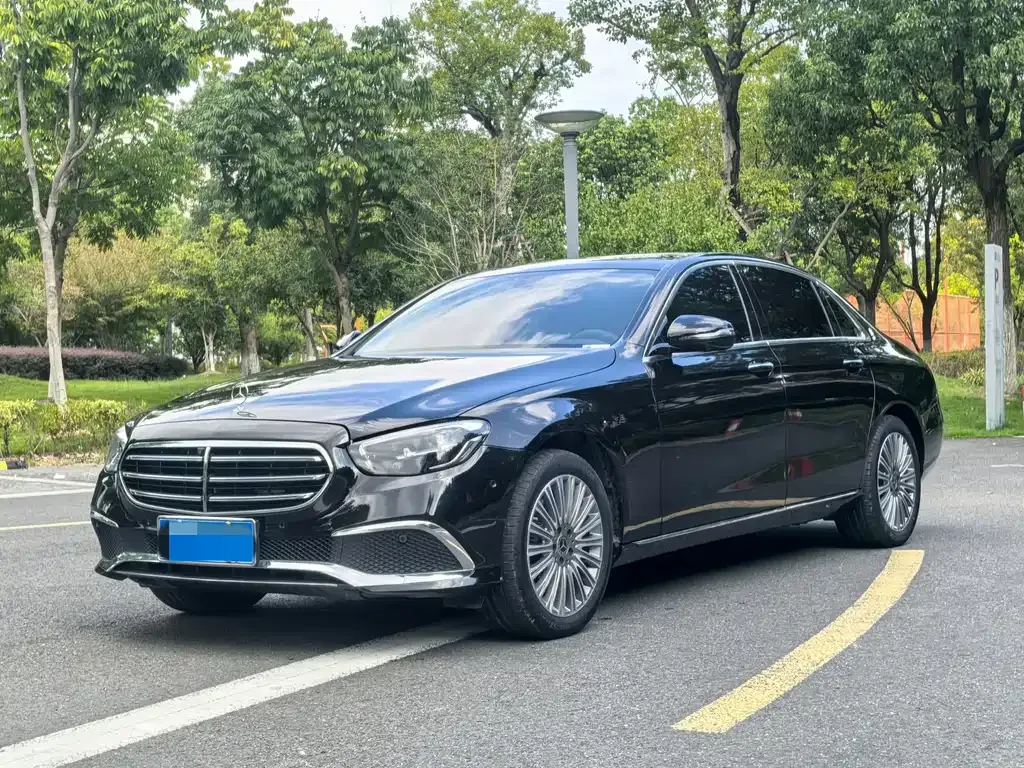 Mercedes-Benz E-Class — фото 1