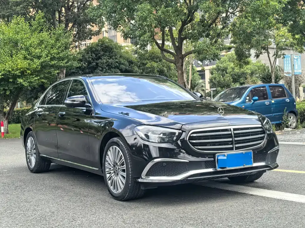 Mercedes-Benz E-Class — фото 10