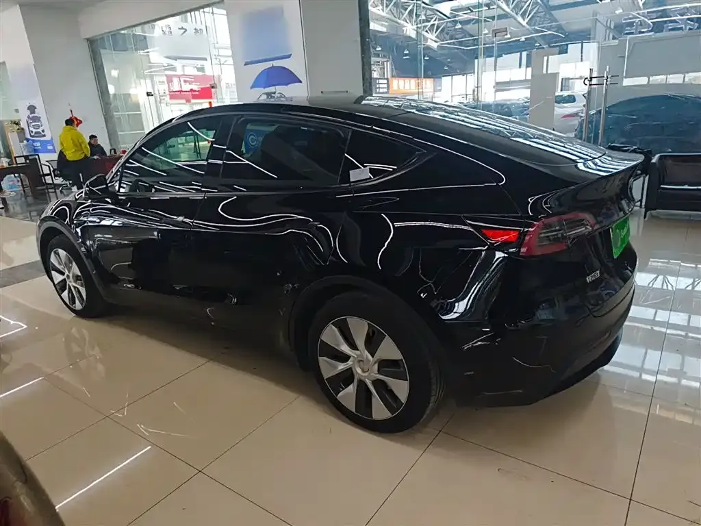 Tesla Model Y — фото 5