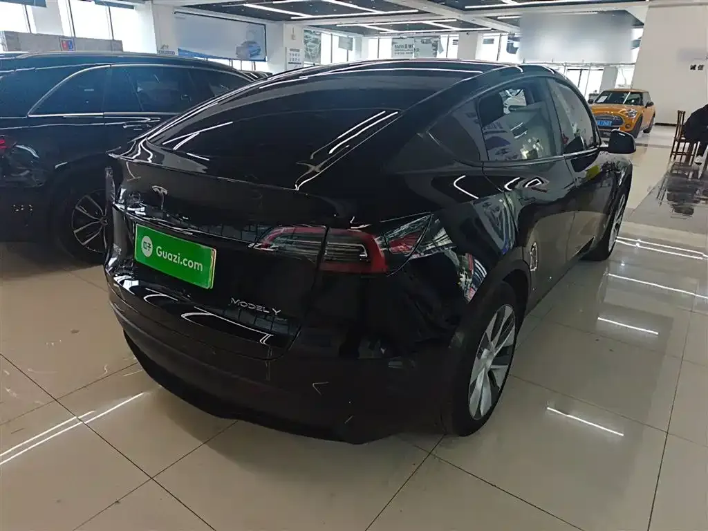 Tesla Model Y — фото 7