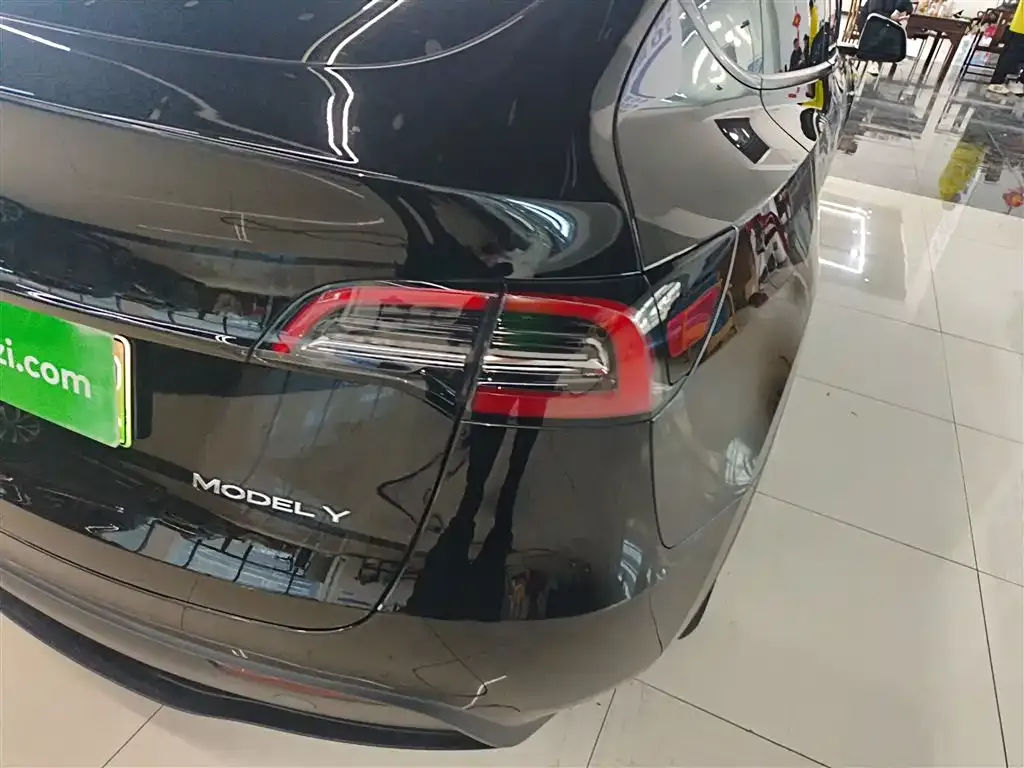 Tesla Model Y — фото 8
