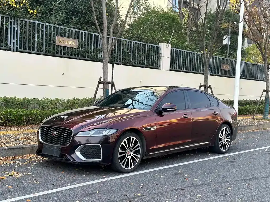 Jaguar XFL — фото 1