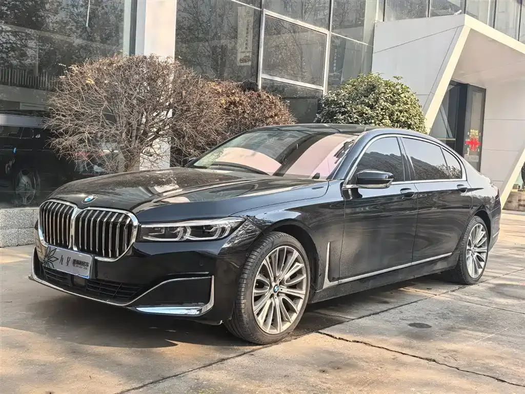 BMW 7 Series — фото 1