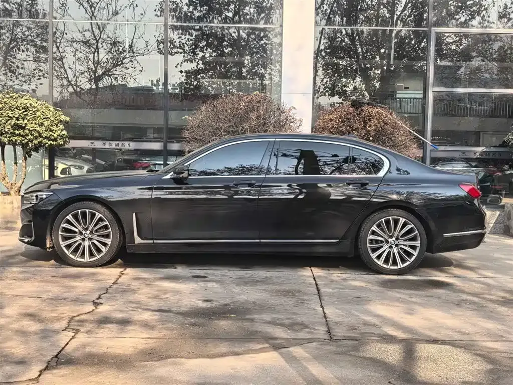 BMW 7 Series — фото 9