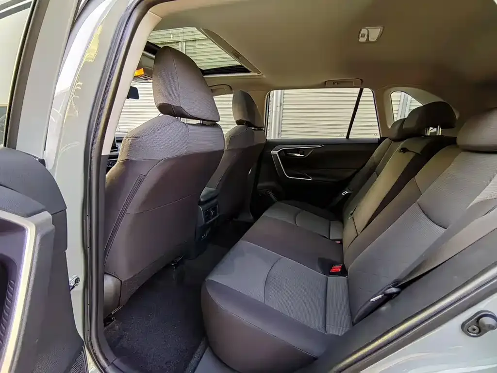 Toyota RAV4 2021 из CN, фото 2