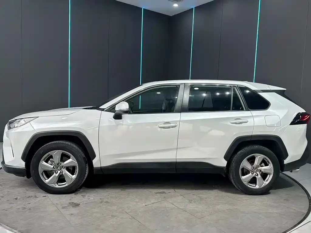 Toyota RAV4 2022 из CN, фото 4