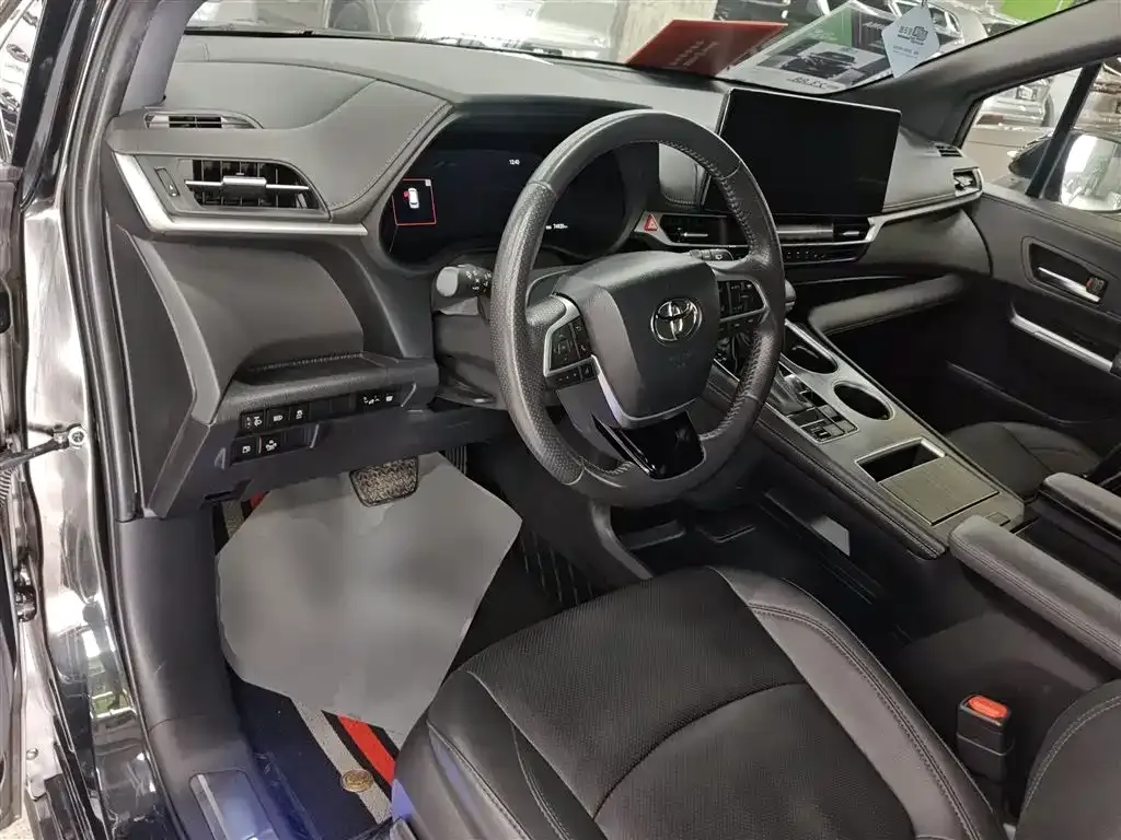 Toyota Sienna 2022 из CN, фото 2