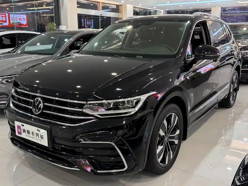 Volkswagen Tiguan L — фото 1