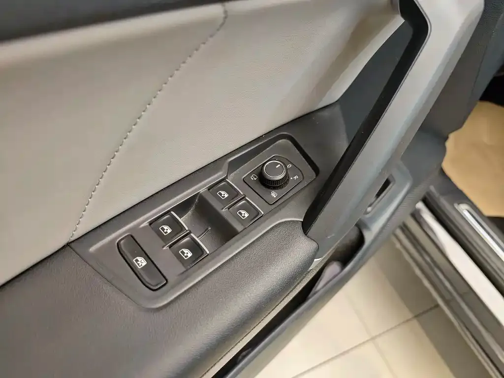 Volkswagen GTE PHEV 2023 из CN, фото 4