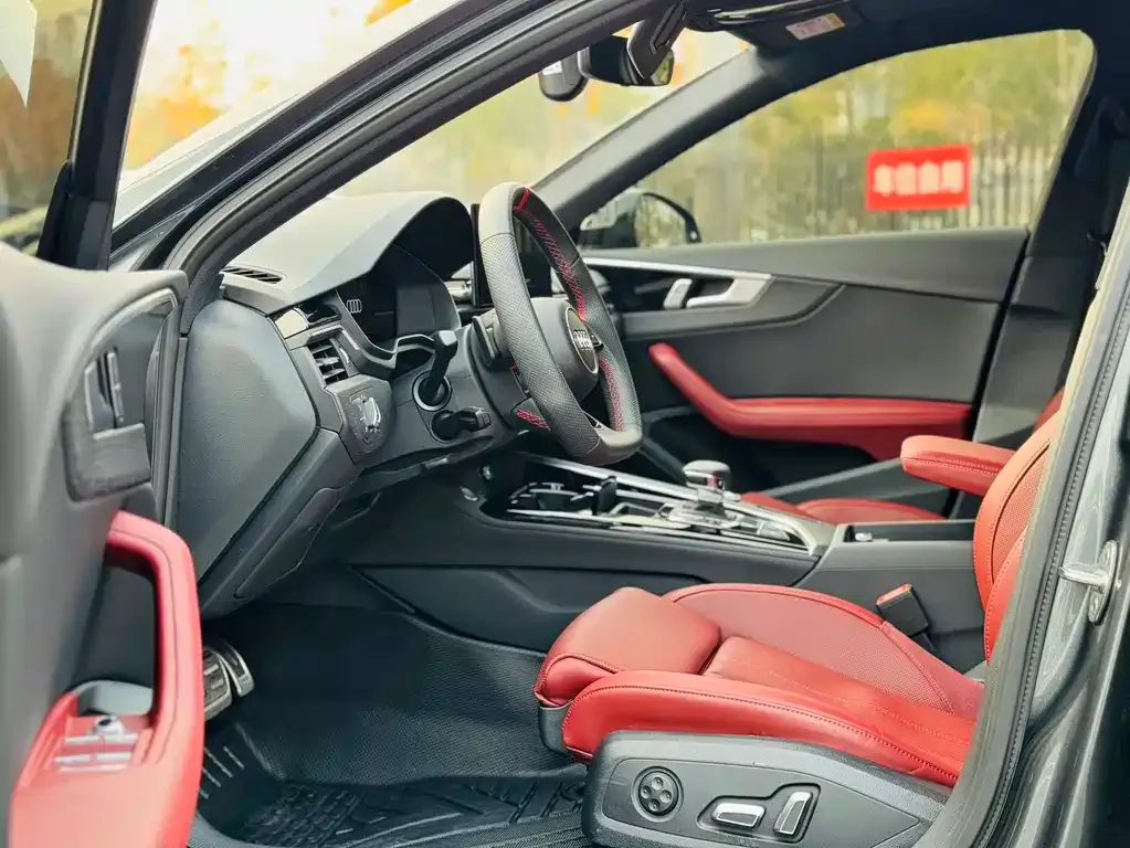 Audi A4L 2025 из CN, фото 3