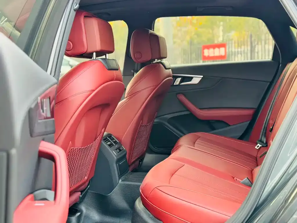 Audi A4L 2025 из CN, фото 2