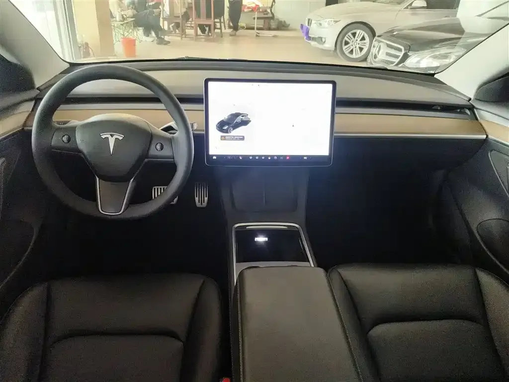 Tesla Model 3 — фото 10