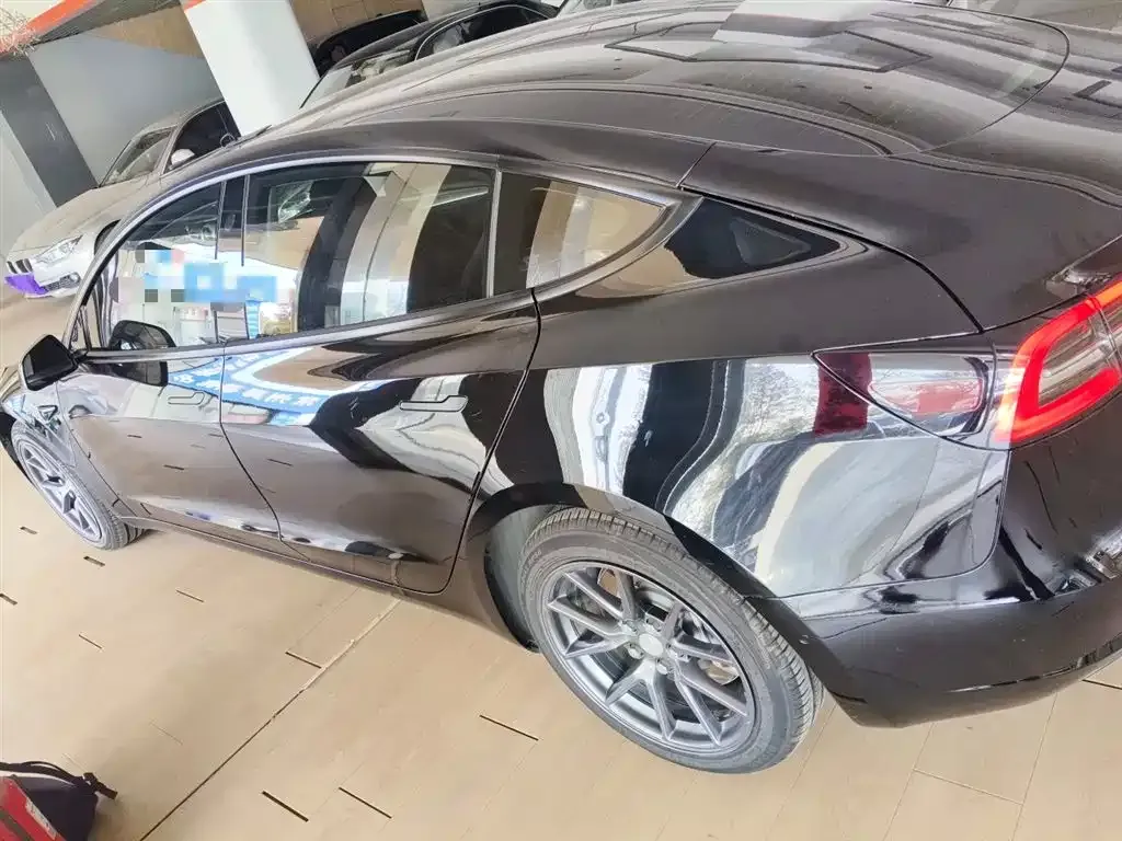 Tesla Model 3 — фото 5