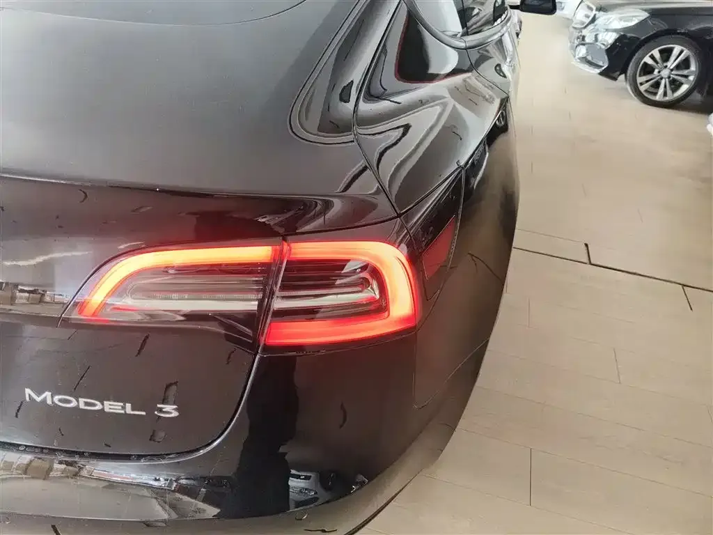 Tesla Model 3 — фото 8