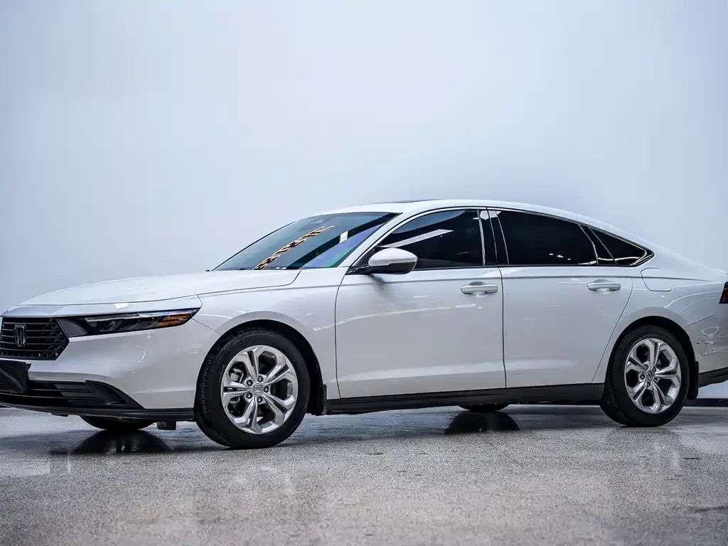 Honda Accord — фото 1