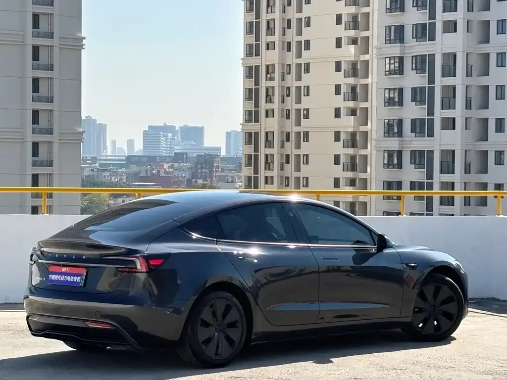 Tesla Model 3 — фото 2