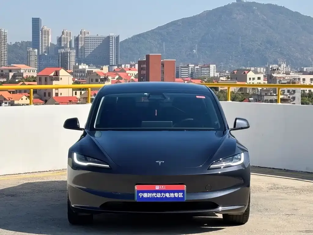 Tesla Model 3 — фото 9