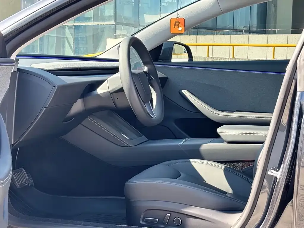 Tesla Model 3 — фото 7