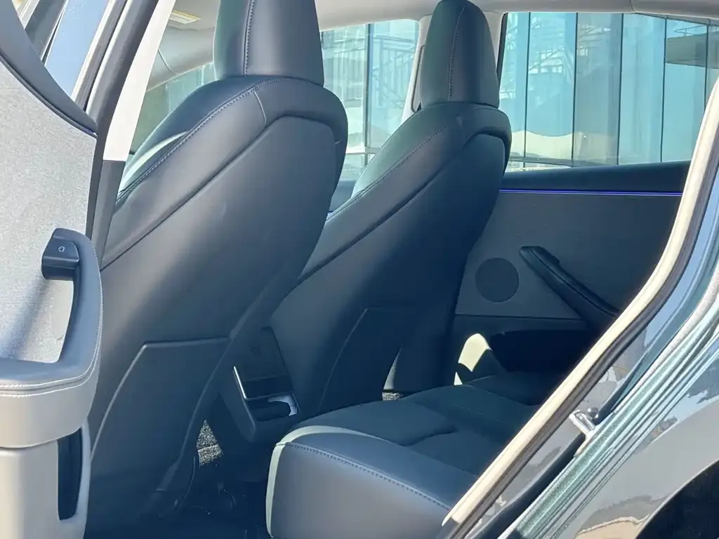 Tesla Model 3 — фото 10