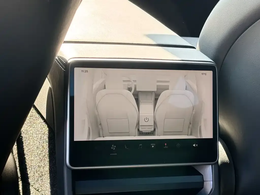 Tesla Model 3 — фото 8