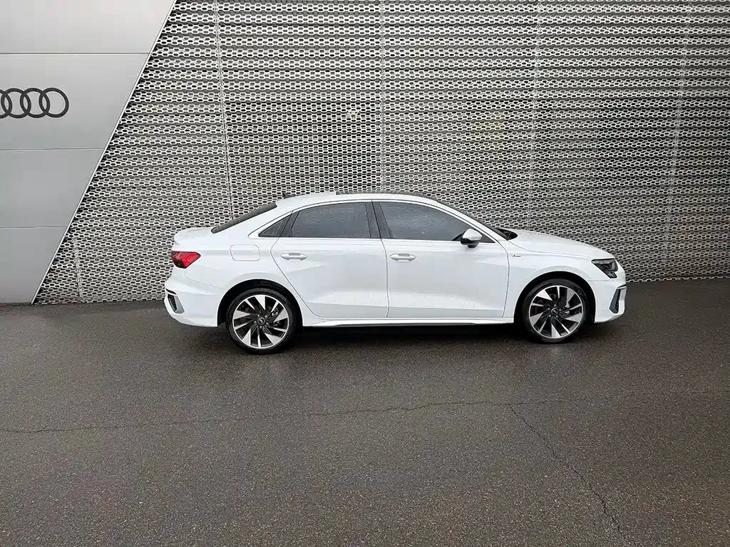 Audi A3 2023 из CN, фото 7