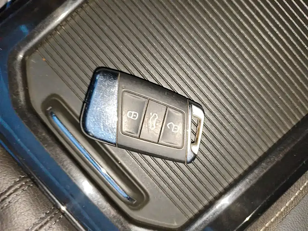 Volkswagen Passat 2023 из CN, фото 4