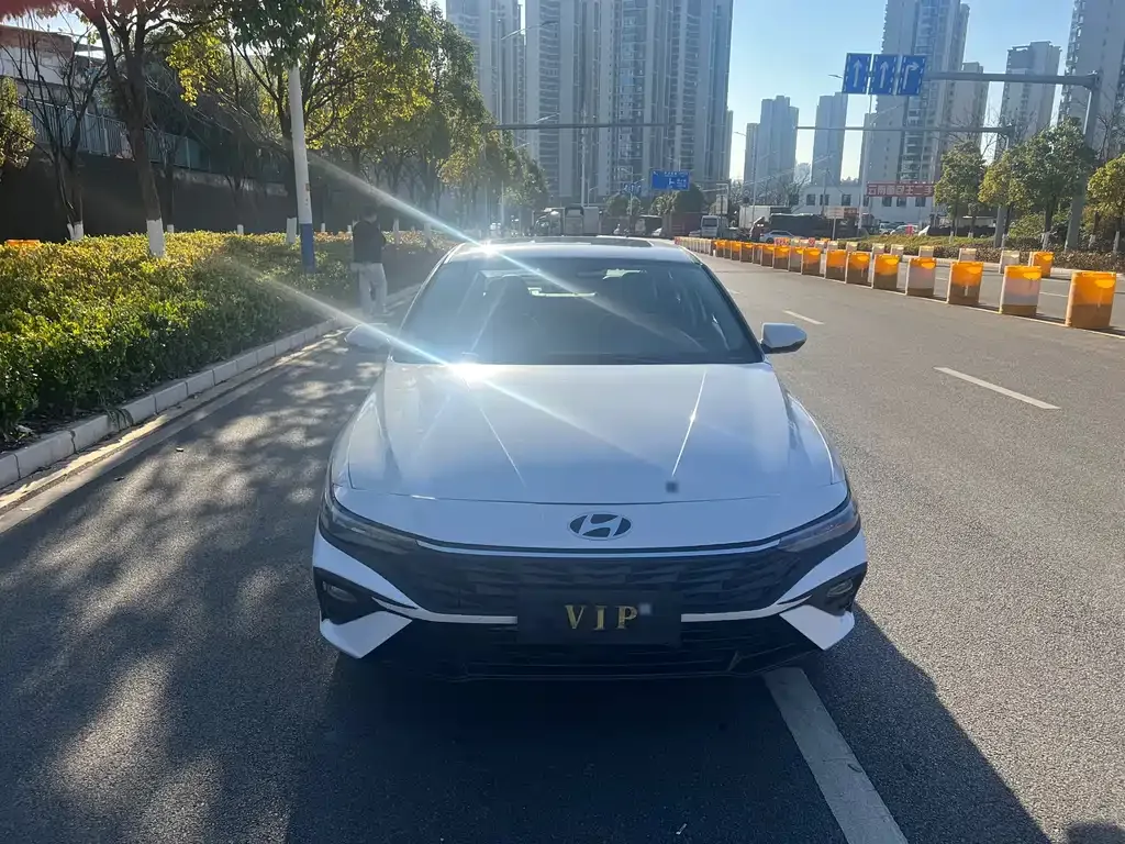 Hyundai Elantra — фото 8