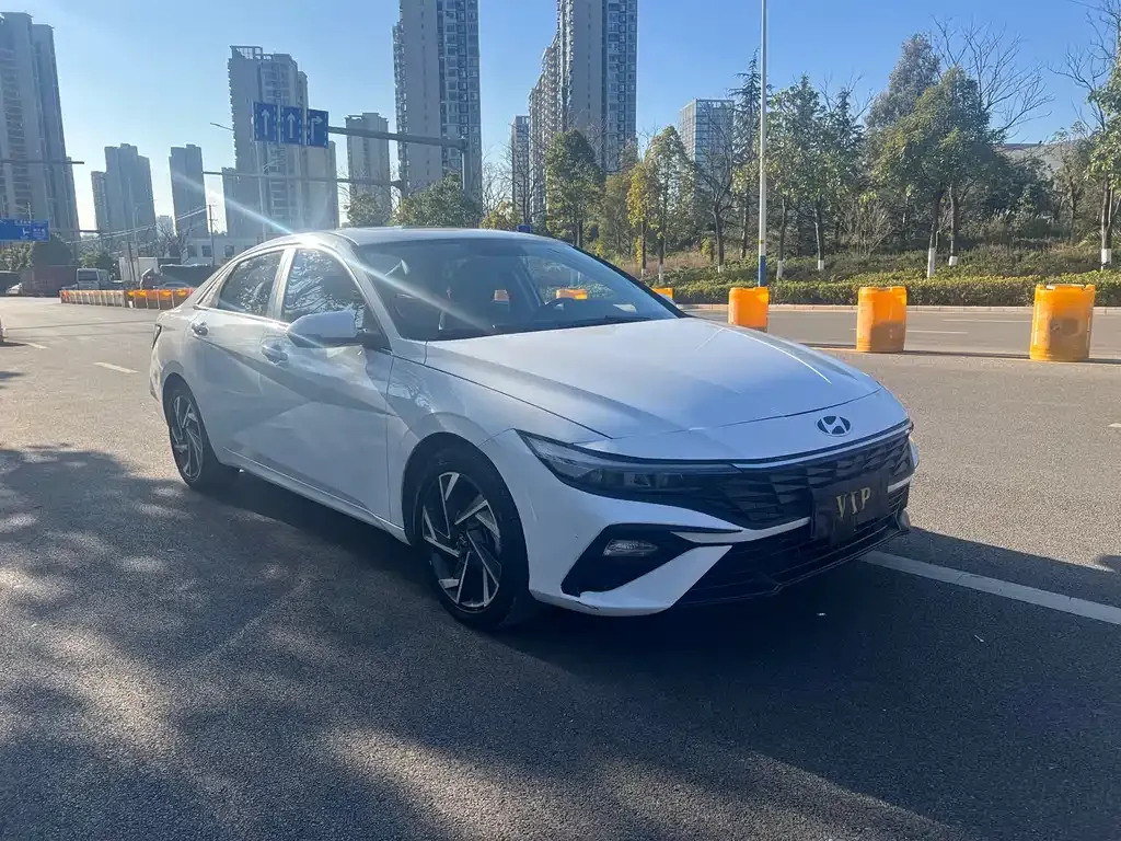 Hyundai Elantra — фото 6