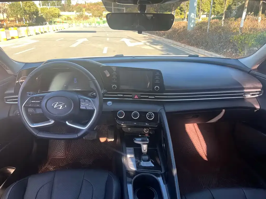 Hyundai Elantra — фото 5
