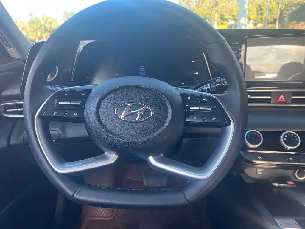 Hyundai Elantra — фото 9