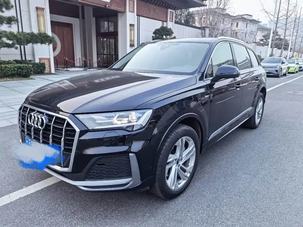 Audi Q7 2023 из CN, фото 1