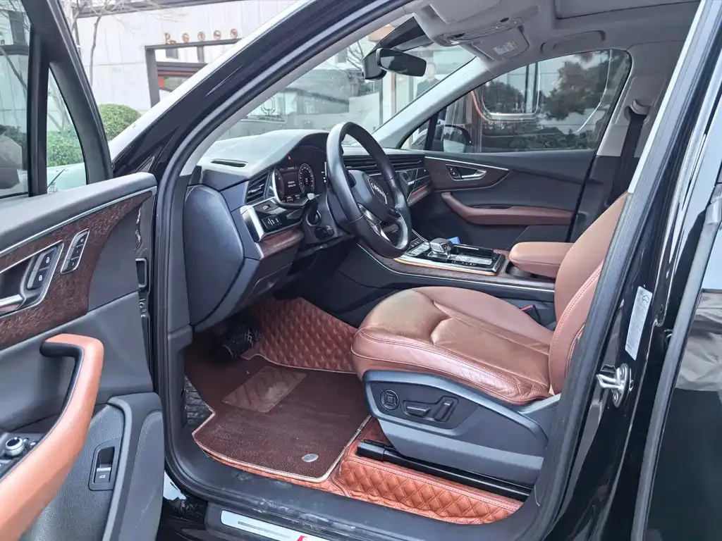 Audi Q7 2023 из CN, фото 4