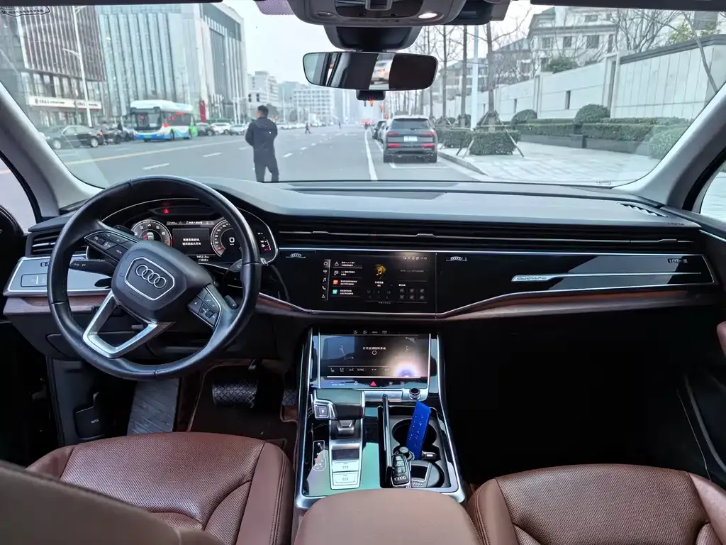 Audi Q7 2023 из CN, фото 3