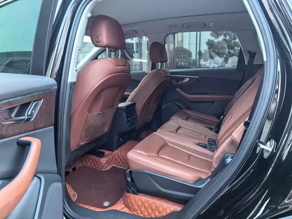Audi Q7 2023 из CN, фото 2