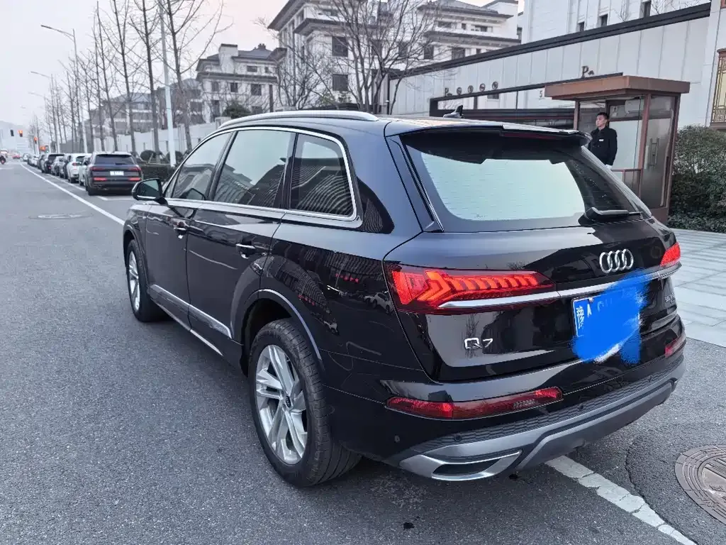 Audi Q7 2023 из CN, фото 6