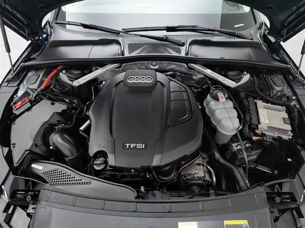 Audi A4L 2022 из CN, фото 8