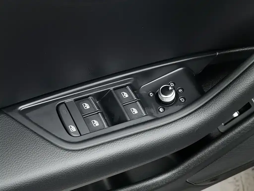 Audi A4L 2022 из CN, фото 3