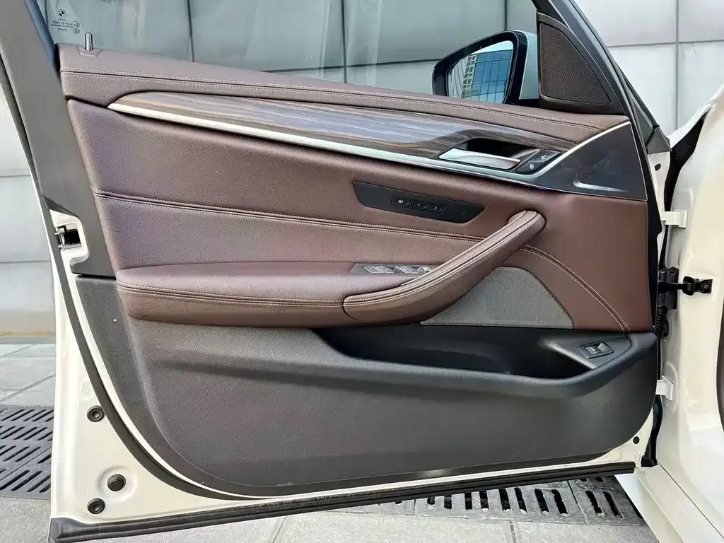 BMW 5 Series — фото 2