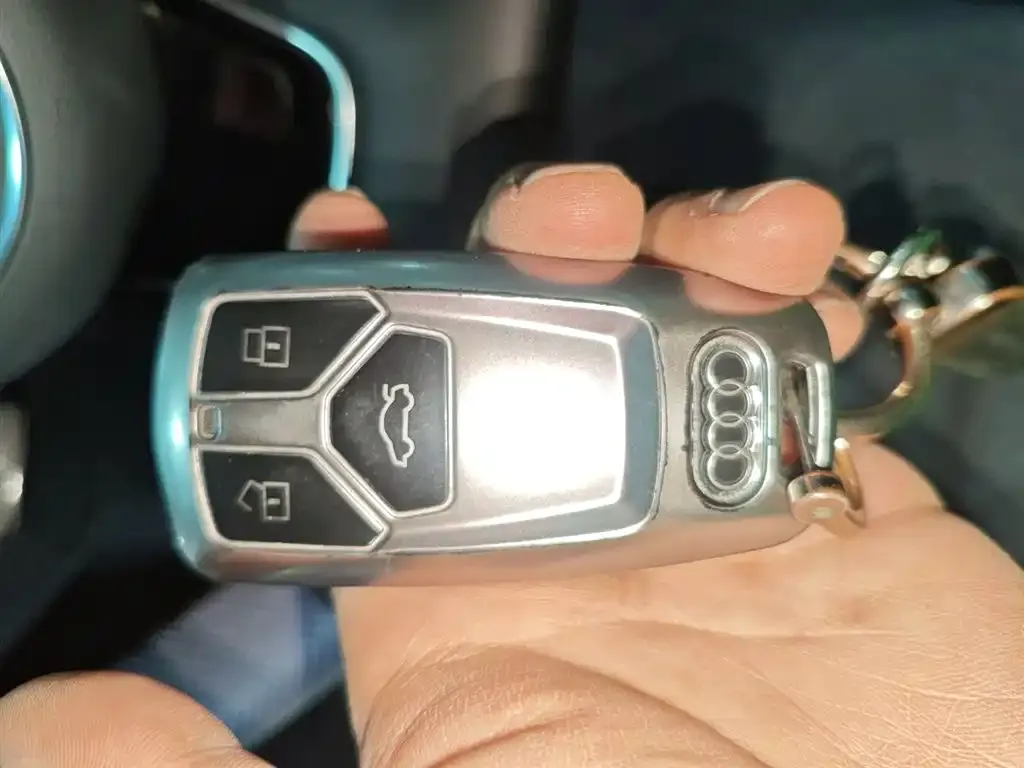 Audi A4L 2023 из CN, фото 6