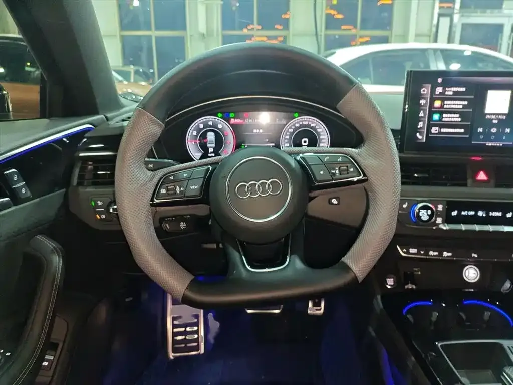 Audi A4L 2023 из CN, фото 4