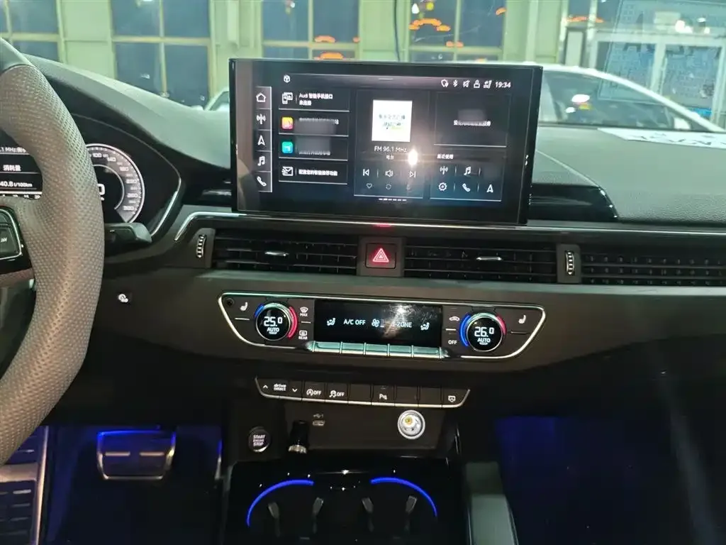 Audi A4L 2023 из CN, фото 2
