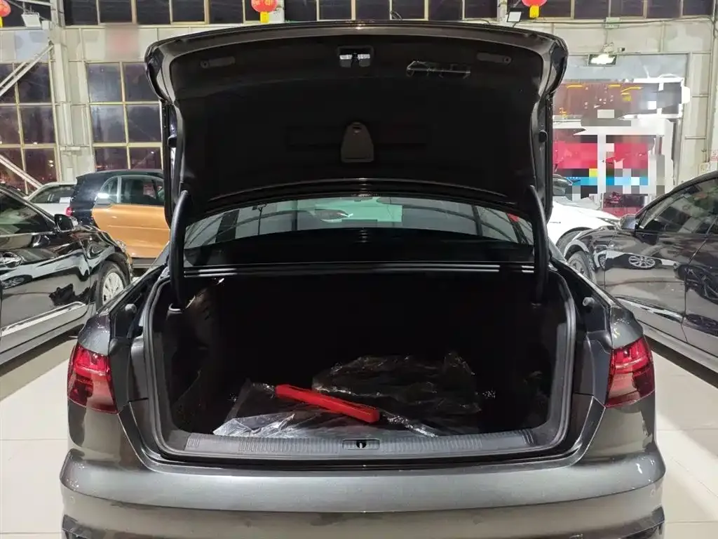 Audi A4L 2023 из CN, фото 7