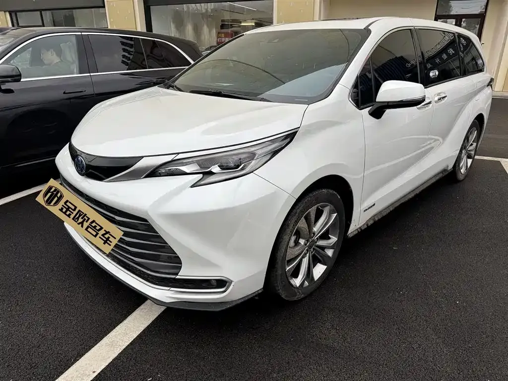 Toyota Sienna 2023 из CN, фото 1
