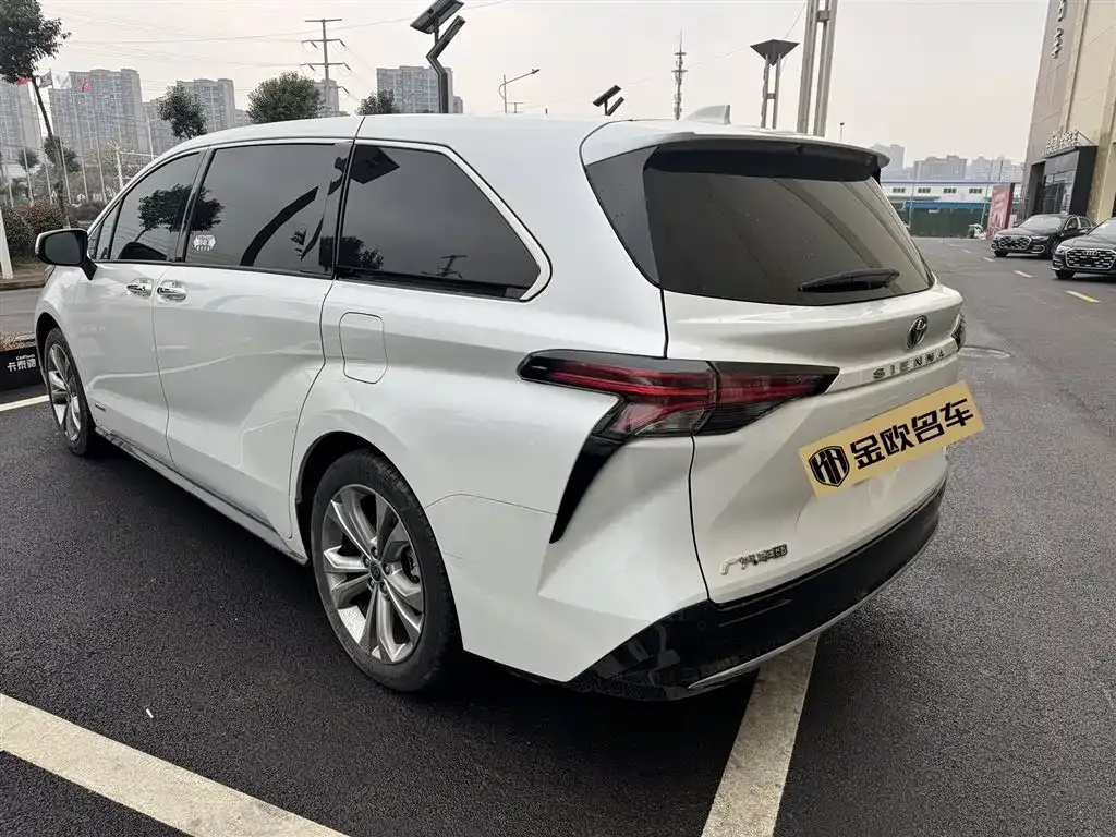 Toyota Sienna 2023 из CN, фото 3