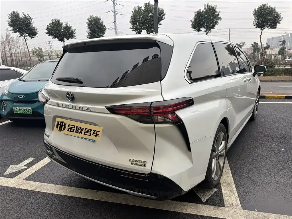 Toyota Sienna 2023 из CN, фото 4