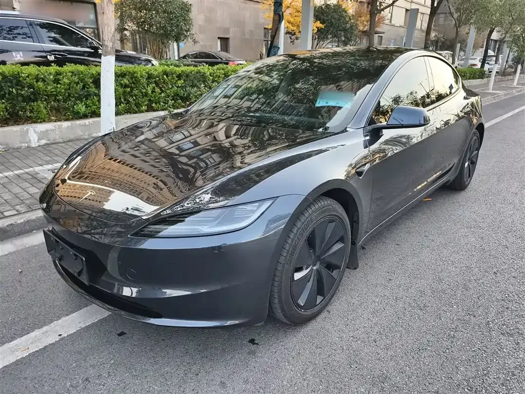 Tesla Model 3 — фото 1
