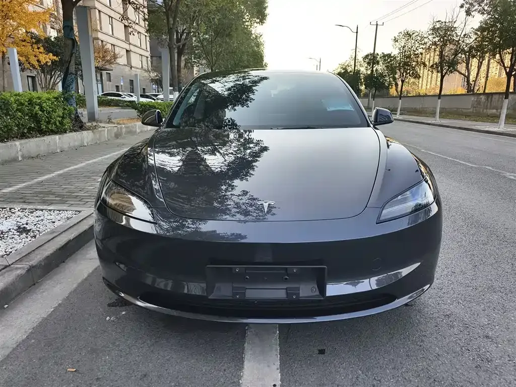 Tesla Model 3 — фото 9