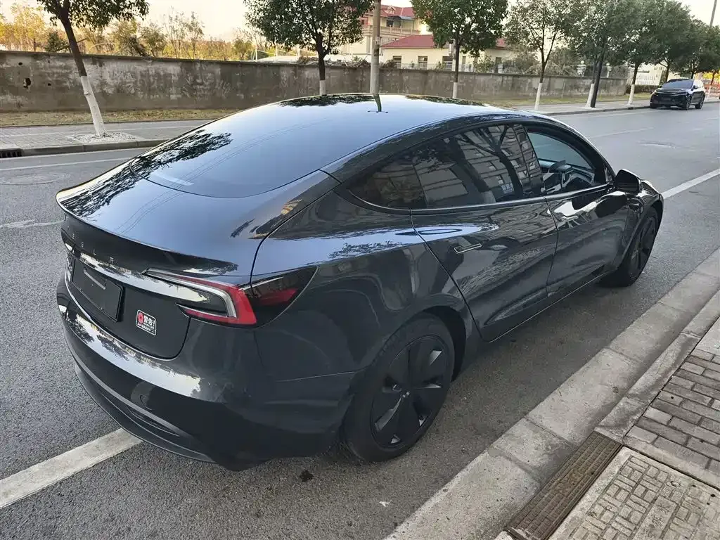 Tesla Model 3 — фото 4