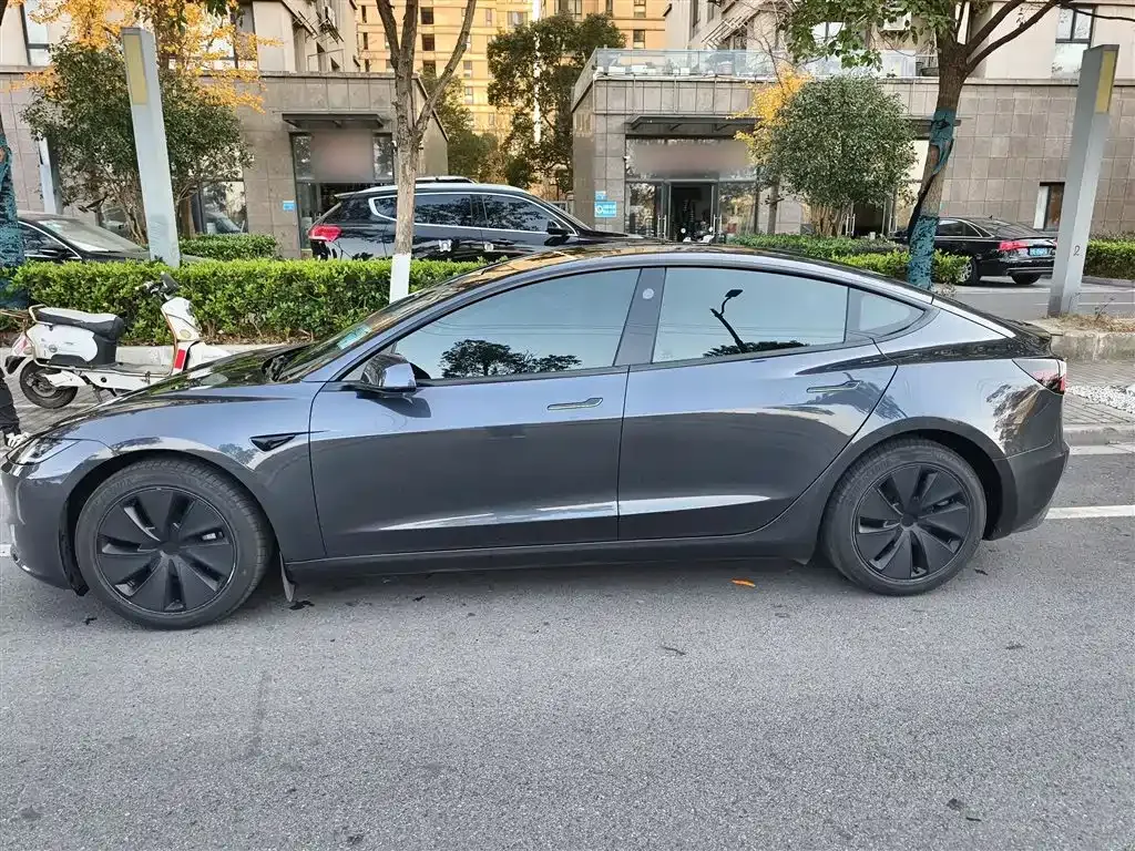 Tesla Model 3 — фото 8