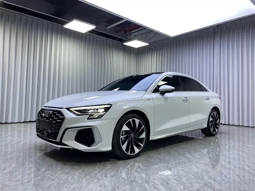Audi A3 — фото 1